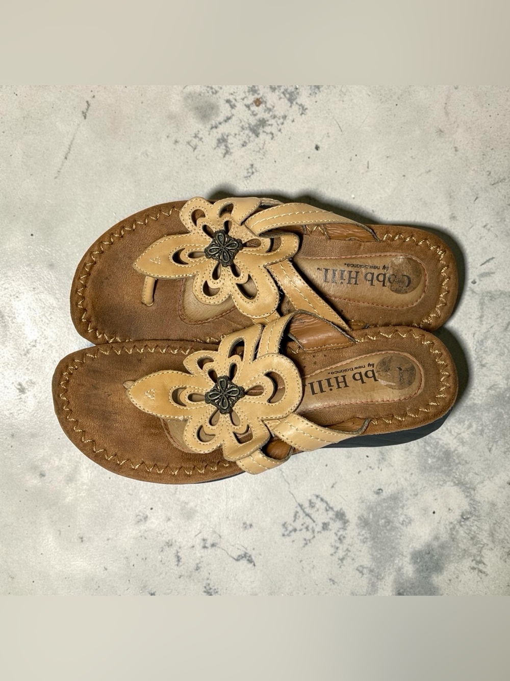 Cobb Hill by New Balance Cutout 8.5 M strap Thong Boho Sandals Tan Low Wedge
